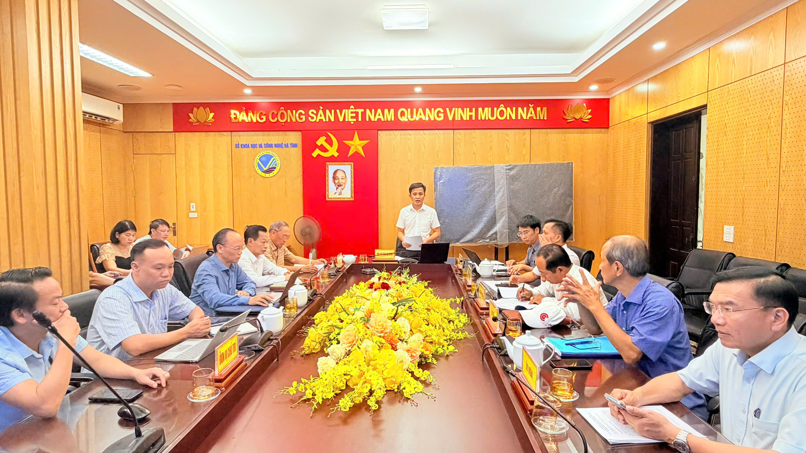 Họp Hội đồng khoa học và công nghệ xét đặt hàng nhiệm vụ khoa học công nghệ “Nghiên cứu, xây dựng đề cương Địa chí Hà Tĩnh”