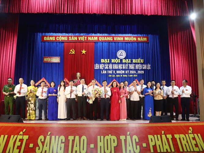 Ông Nguyễn Tiến Dũng tái cử Chủ tịch Liên hiệp các Hội KH&KT huyện Can Lộc