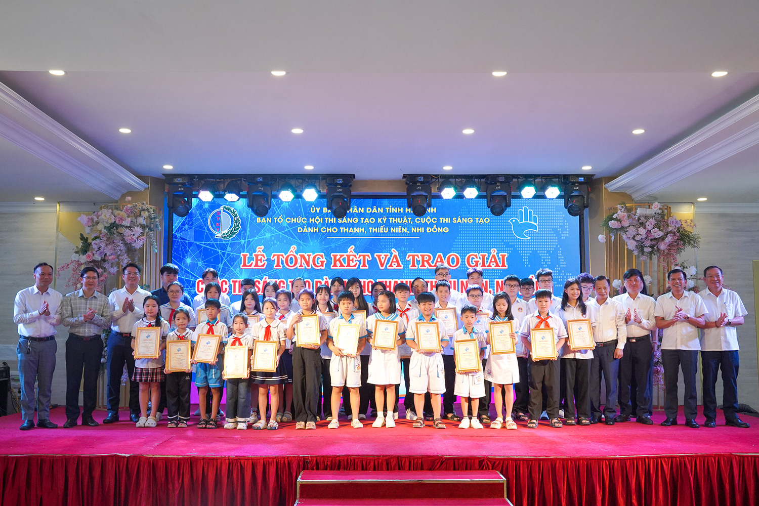 Nhóm tác giả Trường THCS Lê Văn Thiêm đạt giải nhất Cuộc thi Sáng tạo dành cho thanh, thiếu niên, nhi đồng lần thứ 17