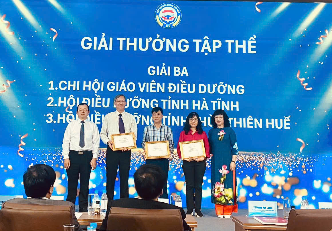 Hội Điều dưỡng Hà Tĩnh đạt Giải ba tập thể tại Diễn đàn Toàn quốc lần thứ I về cập nhật những tiến bộ trong quản lý và thực hành chăm sóc vết thương