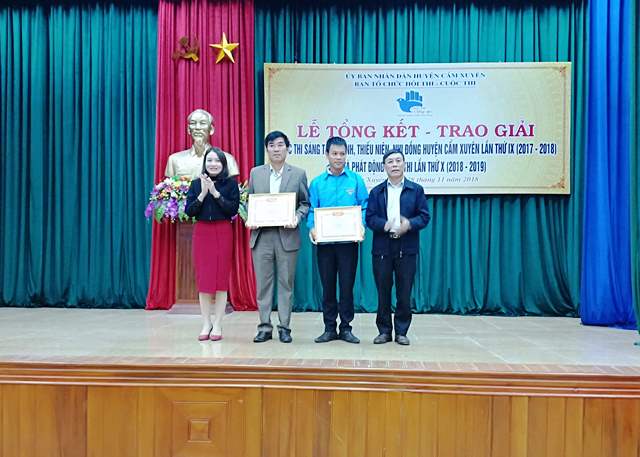 Cẩm Xuyên tổng kết và trao giải Cuộc thi Sáng tạo Thanh, thiếu niên, nhi đồng lần thứ IX.