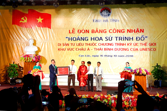 Hà Tĩnh: Đón bằng di sản tư liệu Unesco “Hoàng hoa sứ trình đồ”.