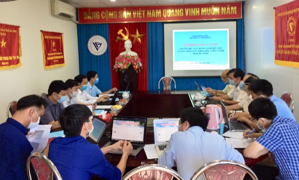 Xây dựng cơ sở dữ liệu nguồn nhân lực KHCN Hà Tĩnh 