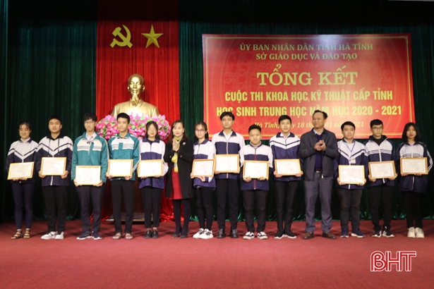 Trao 61 giải Cuộc thi Khoa học kỹ thuật Hà Tĩnh dành cho học sinh THPT