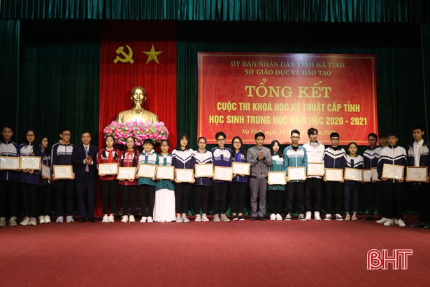 Trao 61 giải Cuộc thi Khoa học kỹ thuật Hà Tĩnh dành cho học sinh THPT