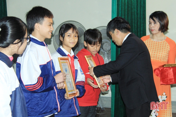 Nghi Xuân trao giải Cuộc thi “Sáng tạo thanh thiếu niên, nhi đồng